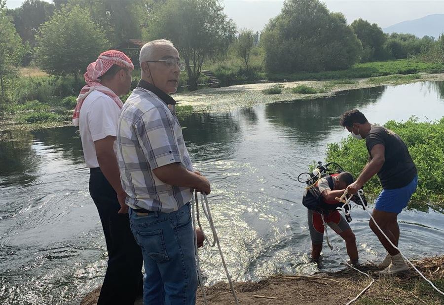 بالصور: انتشال جثة من داخل بركة مياه في البقاع