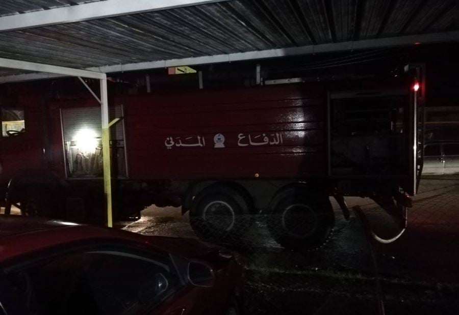بالصور: حريق داخل معرض للسيارات في الصرفند