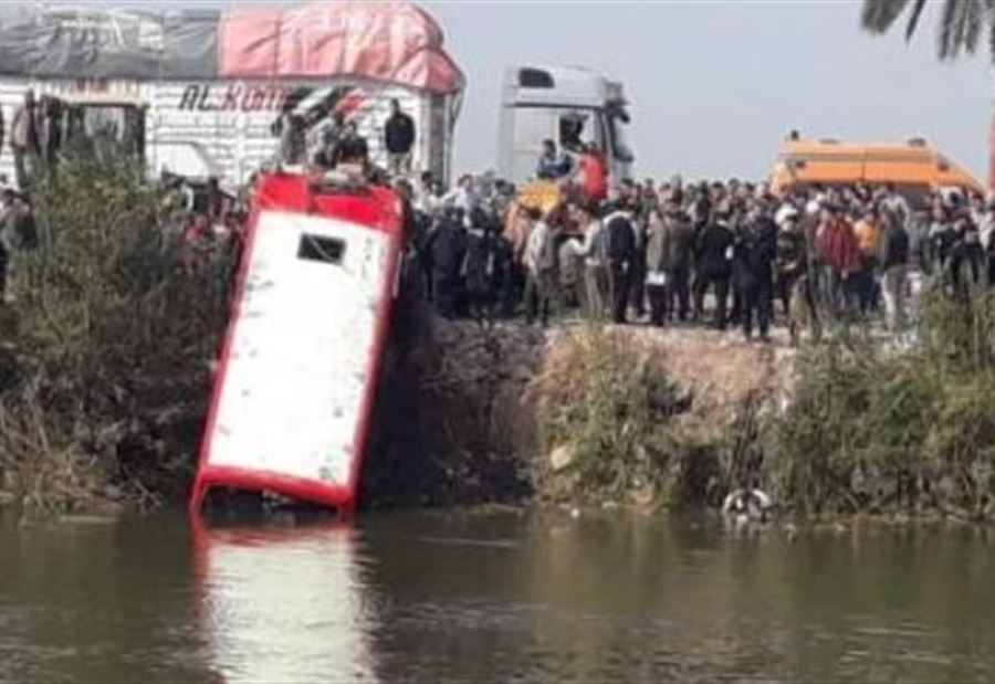 بالفيديو: عشرات القتلى والجرحى في إنقلاب شاحنة بمصر