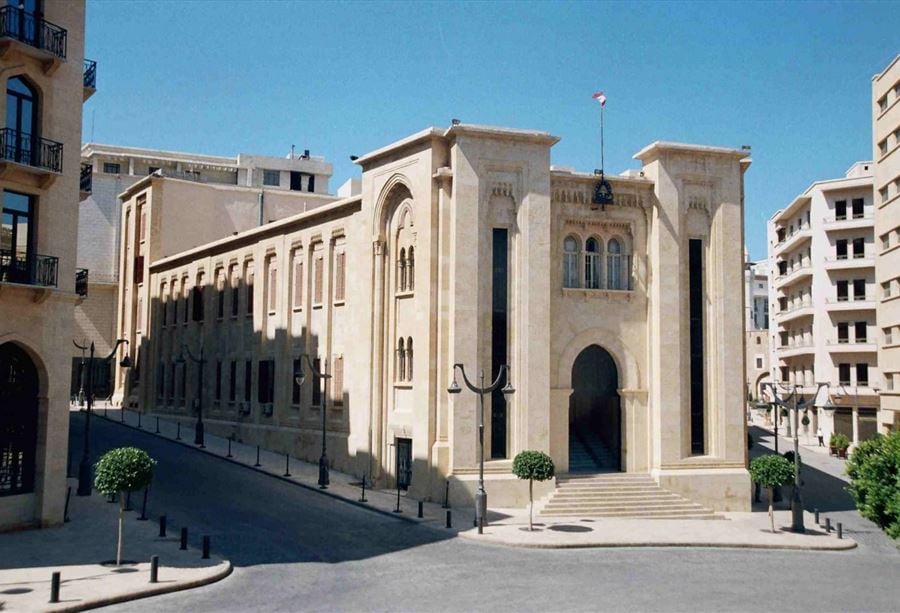 نائب يُقاطع الإستشارات 
