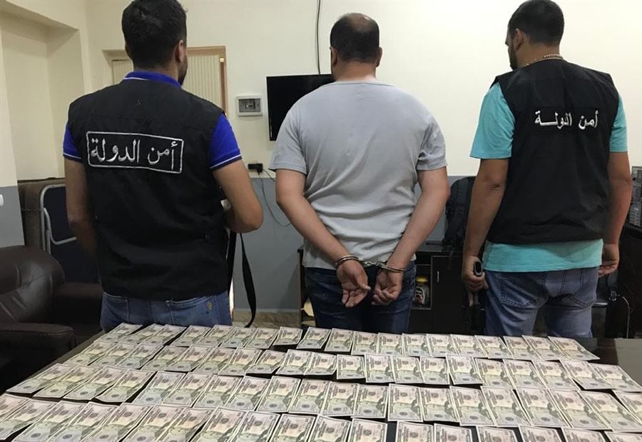 مروّج 50 دولار مزيفة بقبضة أمن الدولة