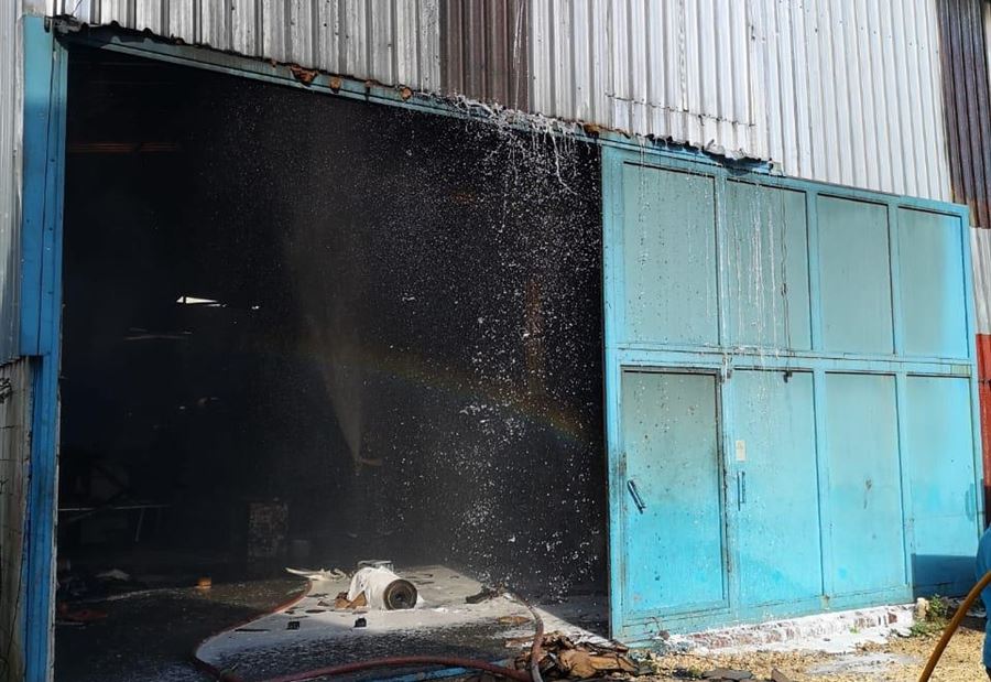 حريق في عقيبة بكفتين أتى على مصنع ضمادات طبية