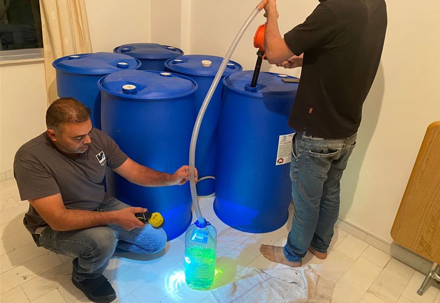طن من مادة المازوت مخبّأة داخل شقة سكنية
