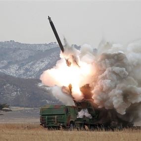 بيونغ يانغ تتحدى العالم وتطلق صاروخين بالستيين 