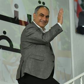 أسود: نظرية جنبلاط ونظريتي مثل بعض أسود: نظرية جنبلاط ونظريتي مثل بعض