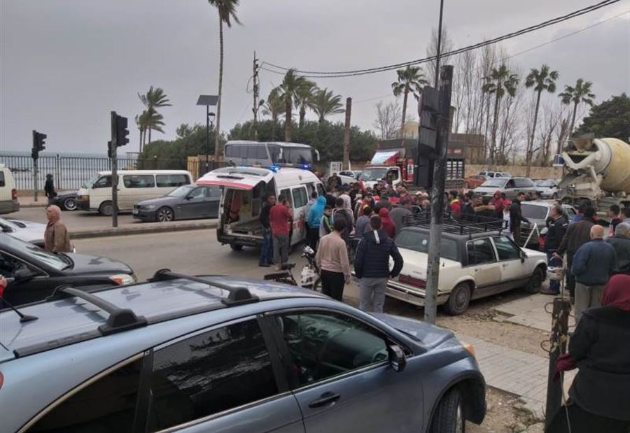 بالصورة: إصابة شابين بحادث سير قبالة قلعة صيدا