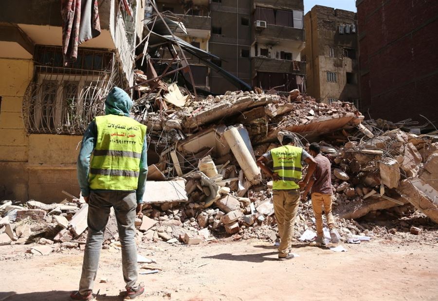 بالفيديو: قتلى وجرحى في انهيار مبنى سكني في مصر بالفيديو: قتلى وجرحى في انهيار مبنى سكني في مصر