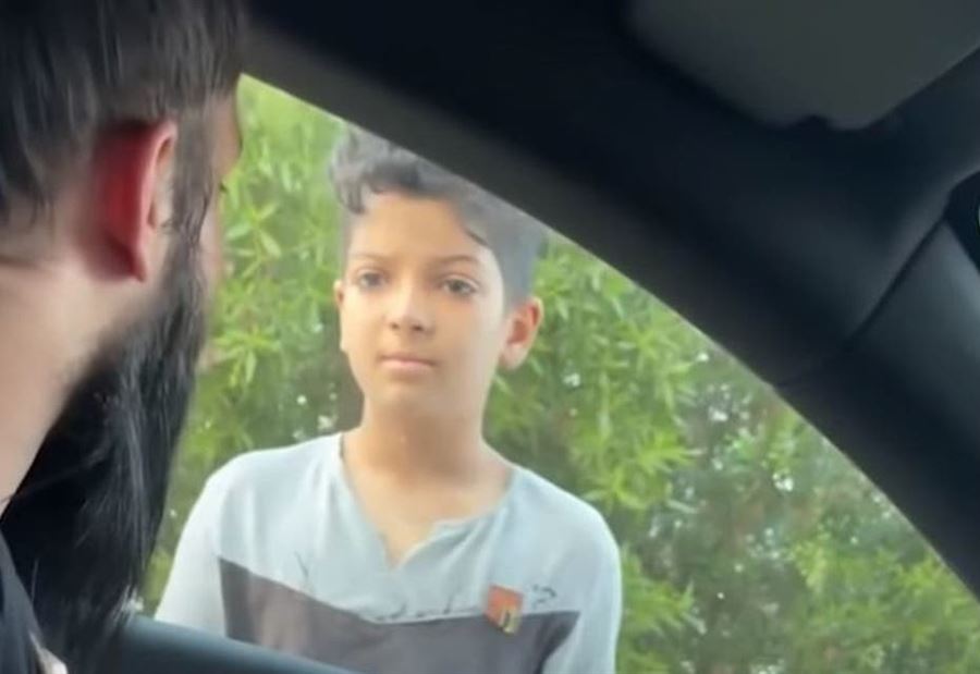 "انقلب السحر على الساحر"... مقلبٌ غيّر حياة طفل 