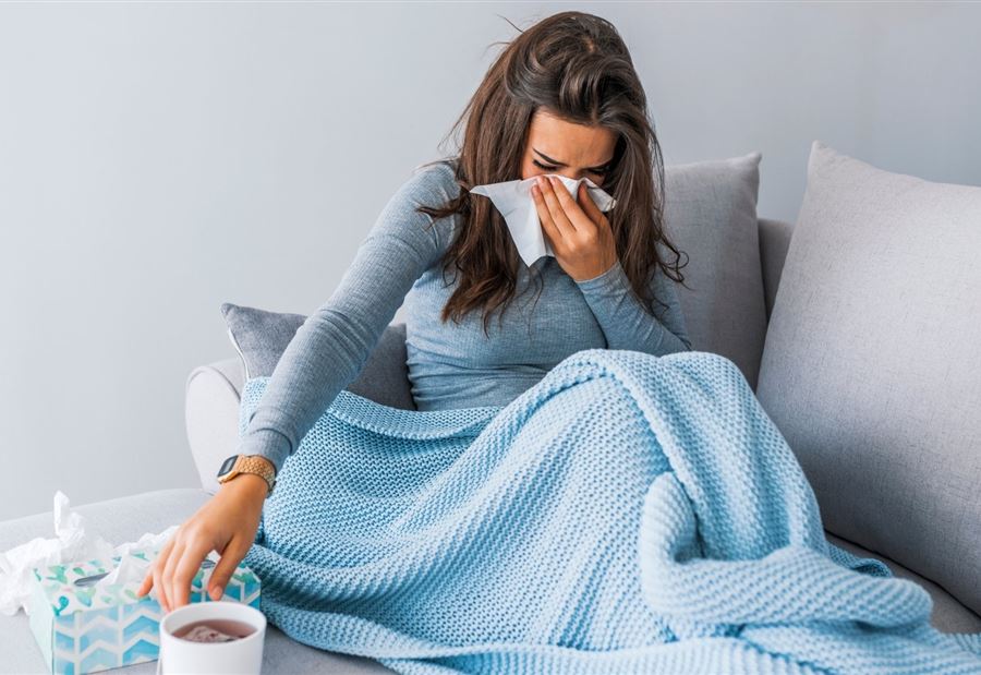 مفاجأة لن تصدقها... نزلات البرد قد توفر مناعة ضد كورونا!