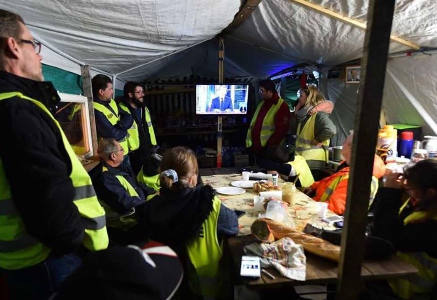 أول تعليق من "السترات الصفراء" على وعود ماكرون أول تعليق من "السترات الصفراء" على وعود ماكرون