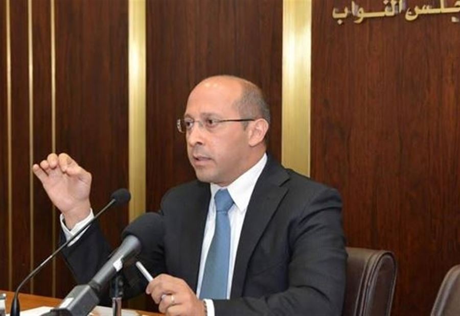 آلان عون: ولادة الحكومة عالقة في عنق الزجاجة