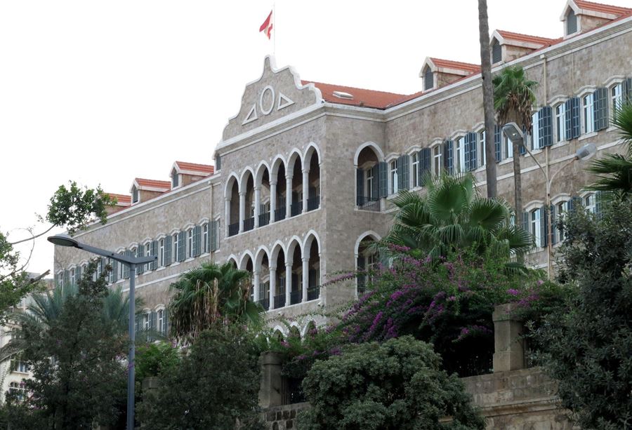 ما بَين المنطقة والحكومة تناسبٌ عكسيّ... ولبنان ينهار انتظاراً
