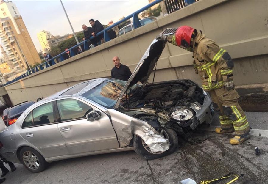 بالصور: جريحان اثر حادث مروري على جسر الماريوت بالصور: جريحان اثر حادث مروري على جسر الماريوت