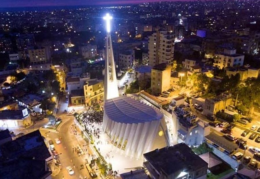 عقب القصف الإسرائيلي... أضرار داخل كنيسة سيدة النجاة في الحدث! (فيديو)