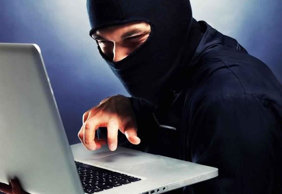 ابتزها بصورها العارية فوقع بقبضة "مكافحة الجرائم المعلوماتية" ابتزها بصورها العارية فوقع بقبضة "مكافحة الجرائم المعلوماتية"