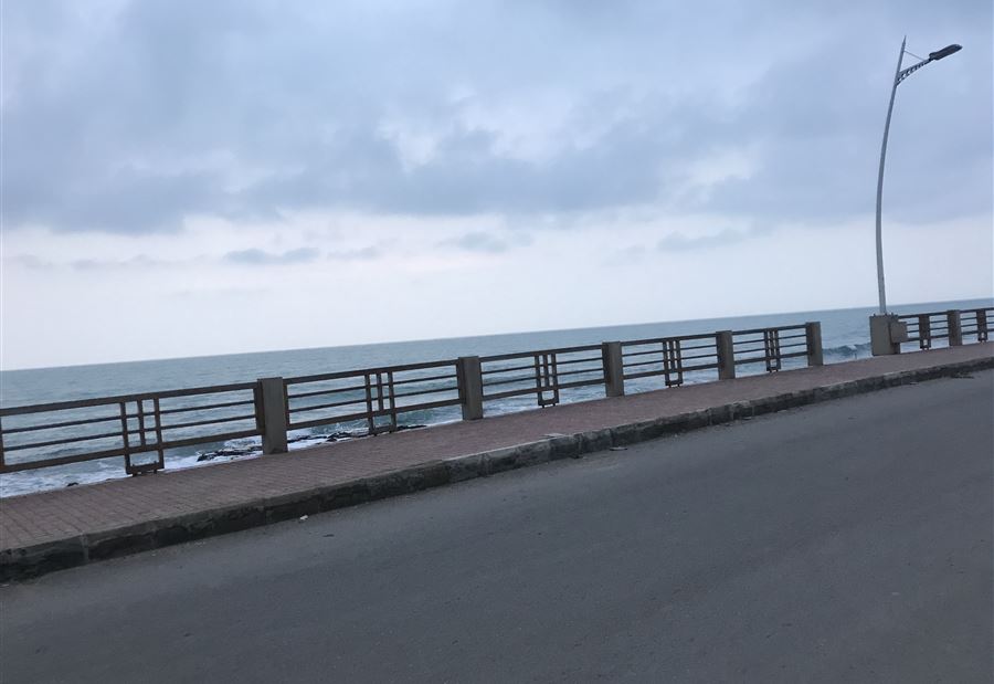 بلدية عمشيت تسمح بالتجول على الكورنيش البحري