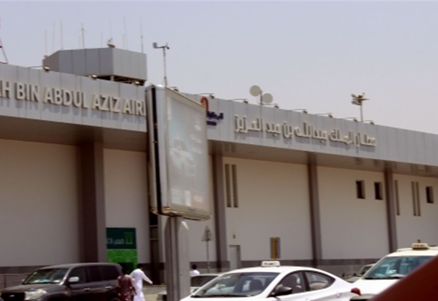 الحوثيون يستهدفون مطار جازان بطائرة مسيرة 