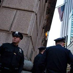 شرطي أميركي "عنصري" يقتل عنصر أمن أسود شرطي أميركي "عنصري" يقتل عنصر أمن أسود