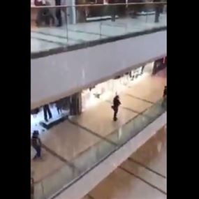 بالفيديو: أضرار العاصفة تصل الى ABC فردان والإدارة تعتذر بالفيديو: أضرار العاصفة تصل الى ABC فردان والإدارة تعتذر