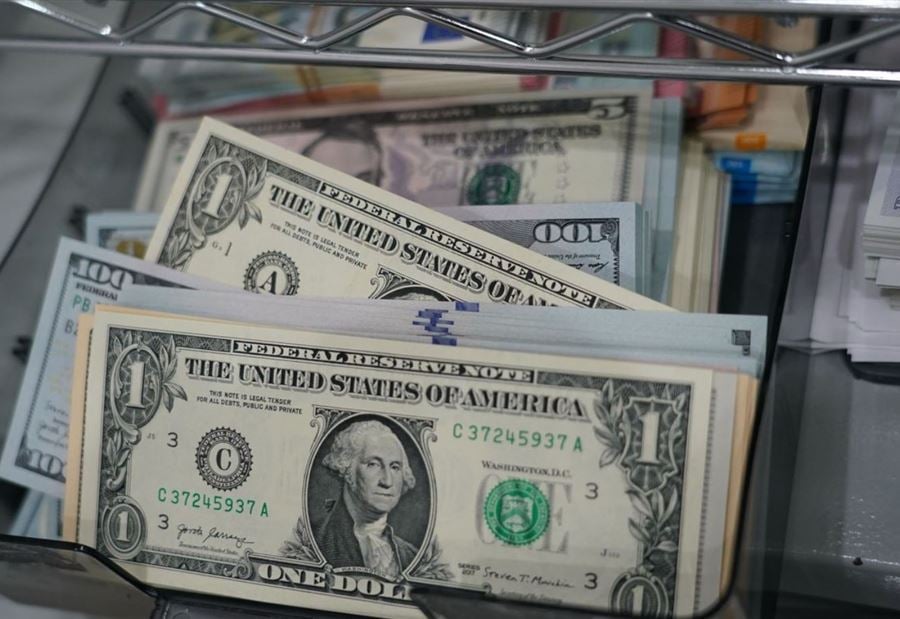 سعر دولار السوق السوداء مساء اليوم الإثنين