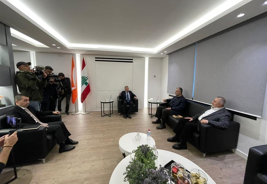 بالصور: وفد "حزب الله" عند باسيل! 