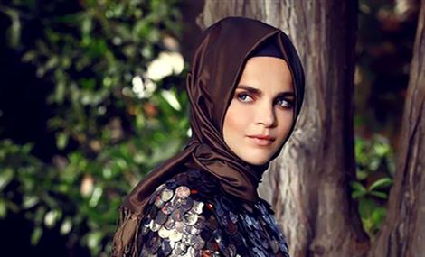 ملكة جمال تركيا تسأل مشايخ الإسلام سؤالاً غريباً