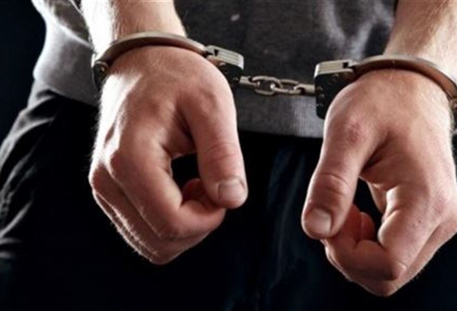 يتجوّلون بسيارة مسروقة ويتعاطون المخدرات!