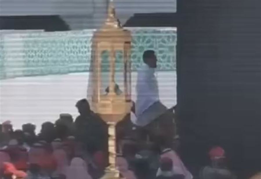 بالفيديو: دخول الشرع إلى الكعبة في مكة المكرمة