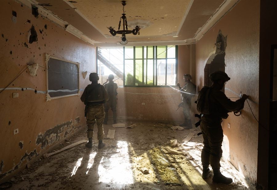 جعل من الجيش "سخرية"... إسرائيل تنشر فيديو لمعركة "وجها لوجه"!