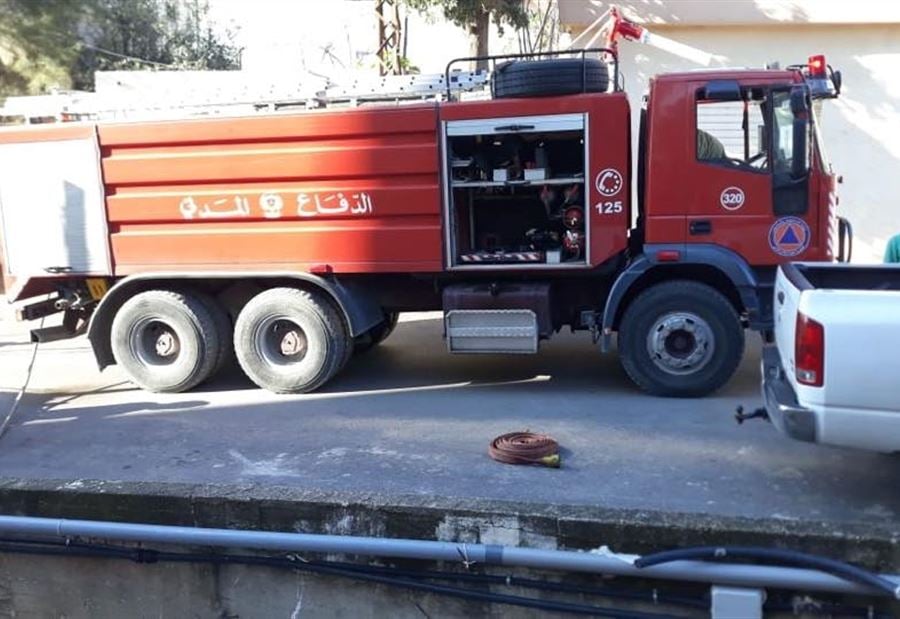 بالصور: حريق داخل نادٍ رياضي في جبيل