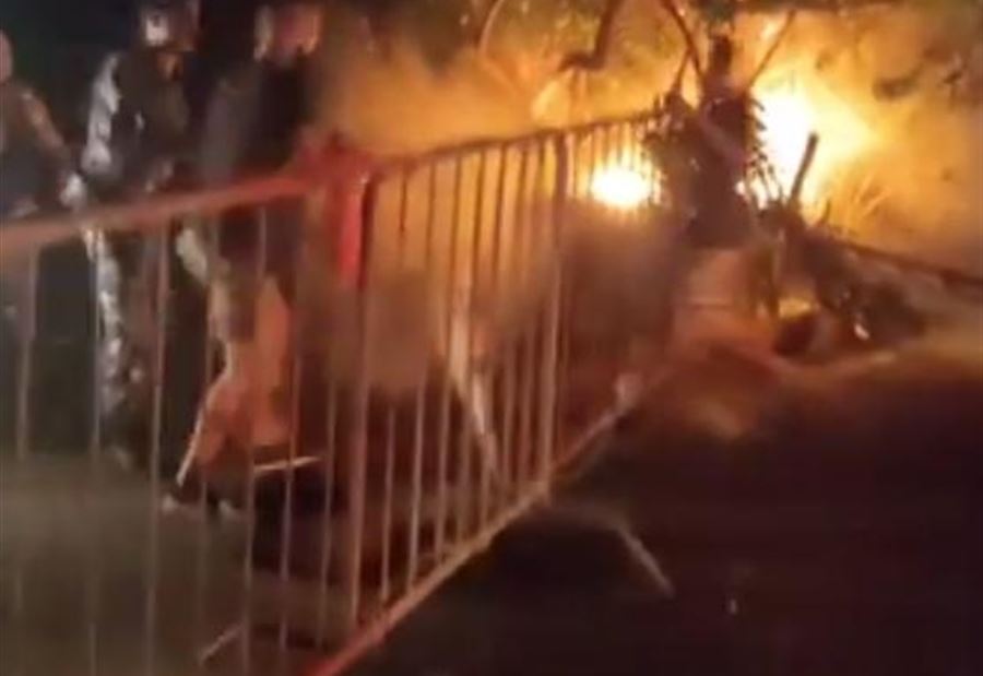 اعتصام وإضرام النيران امام "قصر ميقاتي" (صورة)