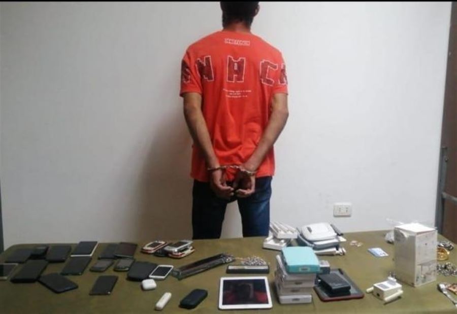 إستغل نزوح سكان صور لإقتحام منازلهم... و"المعلومات" تكشف هويته إستغل نزوح سكان صور لإقتحام منازلهم... و"المعلومات" تكشف هويته