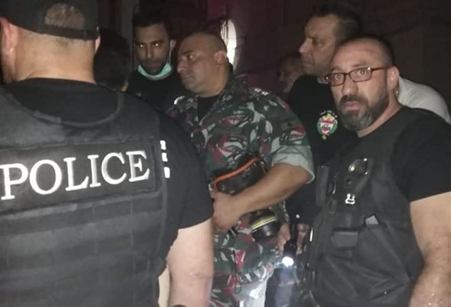 بالصور: انقاذ ام واولادها من الاختناق