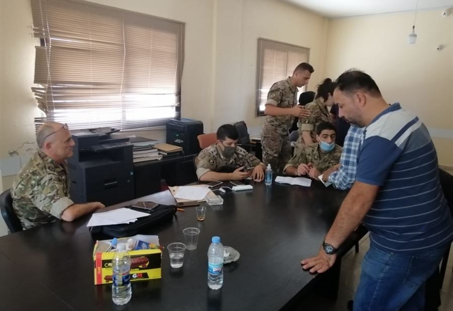 الجيش يوزّع مساعدات مالي في ببنين الجيش يوزّع مساعدات مالي في ببنين