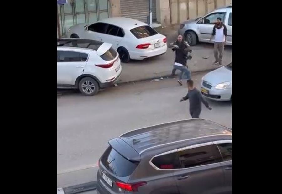 بدم بارد... جندي إسرائيلي يعدم شابا فلسطينيا في نابلس! (فيديو)