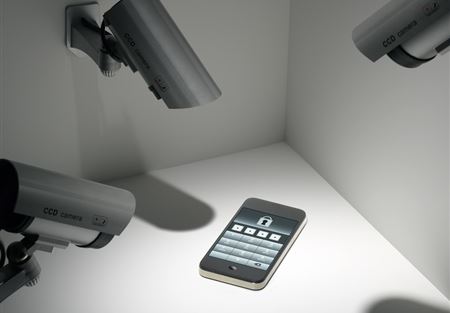 ما هي برامج التجسس التي عليك أن تحذر وجودها بهاتفك؟