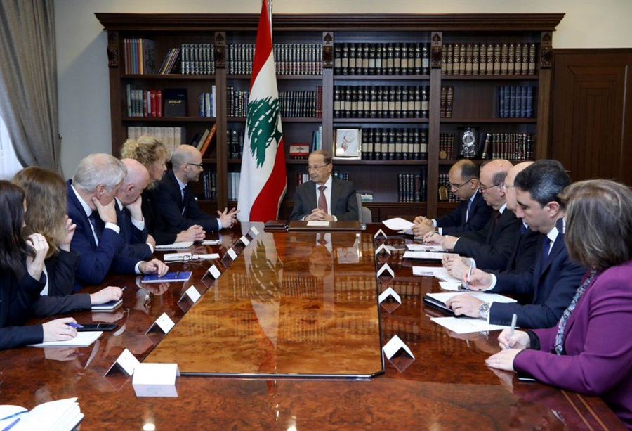 عون: نرغب ان تساعدنا فرنسا واوروبا على اعادة النازحين