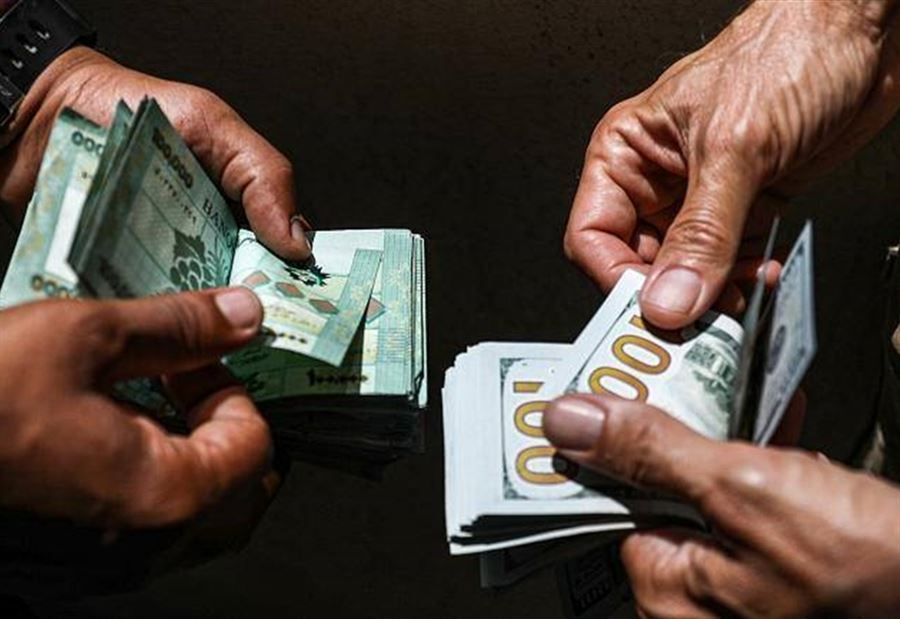 "دولارات سوداء" عبر واتس آب