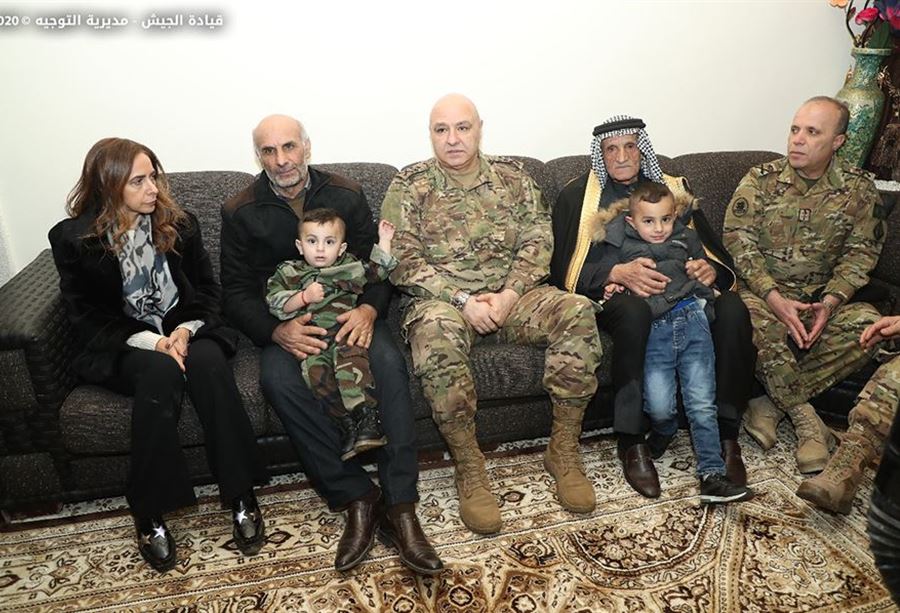 بالفيديو: لحظة وصول عكر وقائد الجيش إلى بريتال بطوافةٍ عسكريةٍ