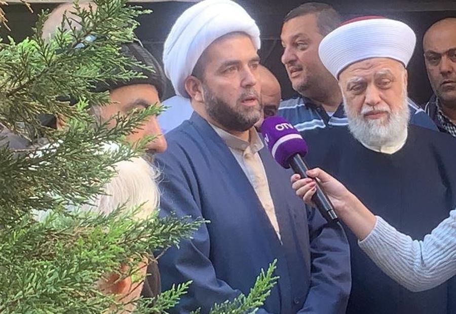 رجلا دين سنيٌّ وشيعيٌّ يلتقيان في الخندق الغميق و"يُبعدان الفوضى" 