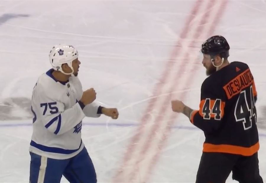 بالفيديو: تضارب كبير خلال مباراة في الـ"Ice hockey" بالفيديو: تضارب كبير خلال مباراة في الـ"Ice hockey"