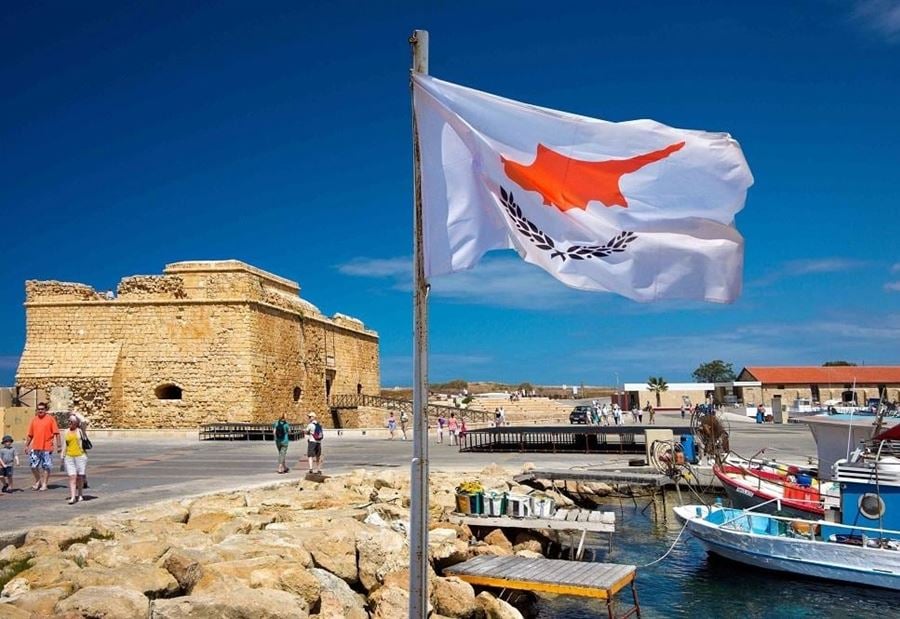 انجاز دبلوماسي: السفيرة اللبنانية في قبرص تؤمن تمديد إقامات اللبنانيين انجاز دبلوماسي: السفيرة اللبنانية في قبرص تؤمن تمديد إقامات اللبنانيين