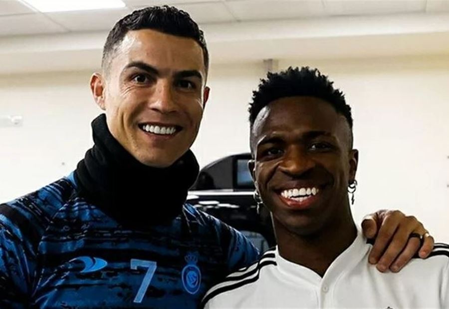 البرازيلي قلب المباراة رأساً على عقب... فينيسيوس كرّم رونالدو على طريقته! (فيديو) البرازيلي قلب المباراة رأساً على عقب... فينيسيوس كرّم رونالدو على طريقته! (فيديو)