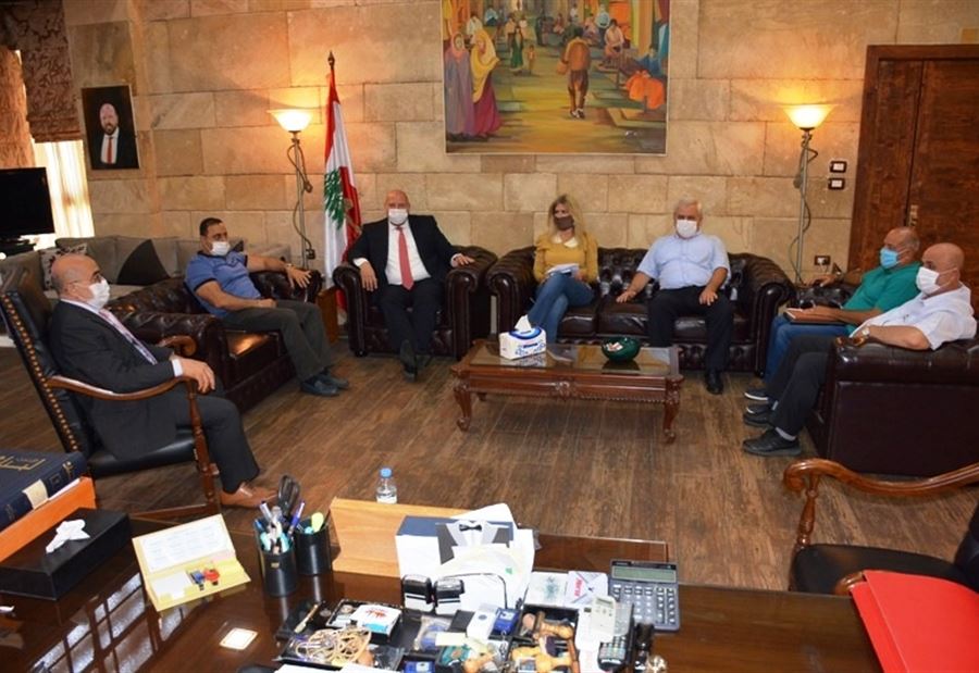 نهرا بحث في تأمين المستلزمات لفندق معرض رشيد كرامي نهرا بحث في تأمين المستلزمات لفندق معرض رشيد كرامي