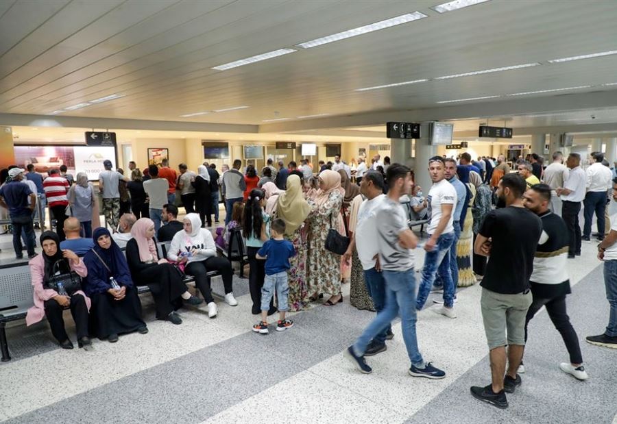 حركة "لافتة" للمسافرين في مطار بيروت