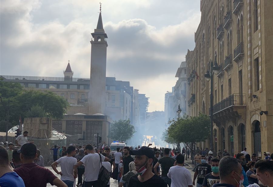 بالفيديو: إشتباكات أمام مجلس النوّاب.. و"حيلةٌ" جديدة