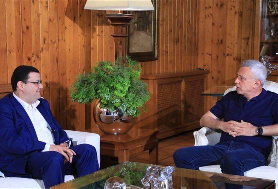 جنبلاط يوفِدُ مستشارهُ الى فرنجيه