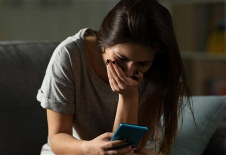 هددها بنشر صورها...وطلب من القوى الامنية للمواطنين! 