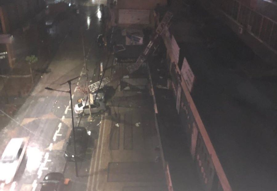 بالصورة: سقوط عامود إرسال إذاعة لبنان العربي