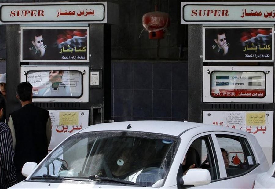 مقربو الأسد يحتكرون البنزين.. وقرار جديد يقلق السوريين مقربو الأسد يحتكرون البنزين.. وقرار جديد يقلق السوريين